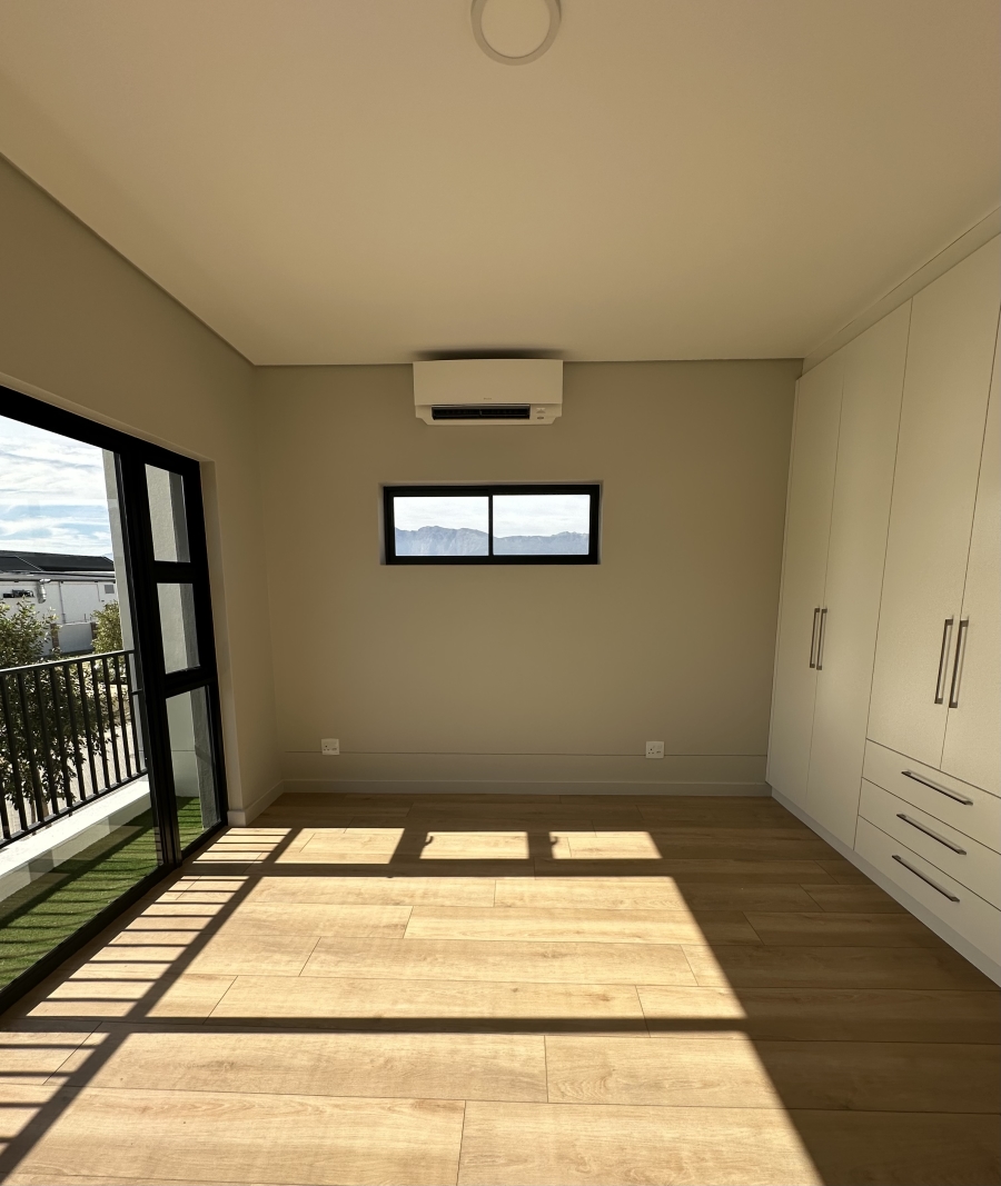 3 Bedroom Property for Sale in Lemoenkloof Western Cape